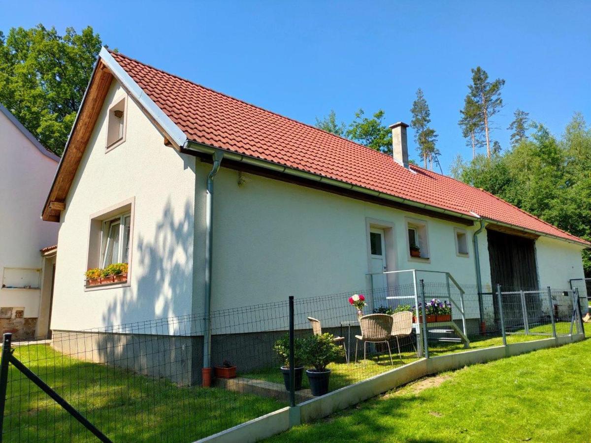 Ubytovani Na Samote - Apartman U Tesaru Komarice Bagian luar foto